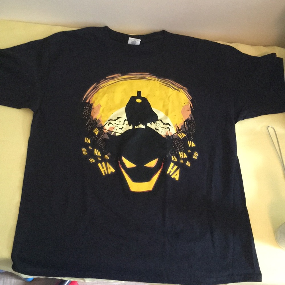 2 for $25! 1-Up Box Batman & Joker Youth XL shirt
